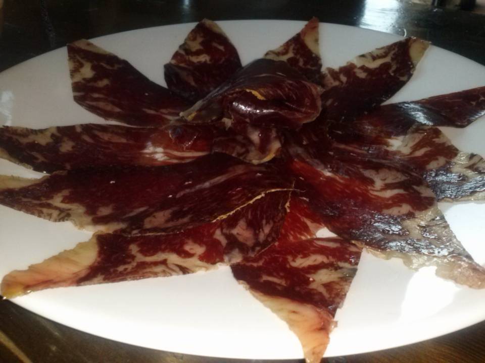 Por algo la revista Time dijo que era el mejor lugar del mundo para comer buey, la cecina es indescriptible! - Bodega El Capricho