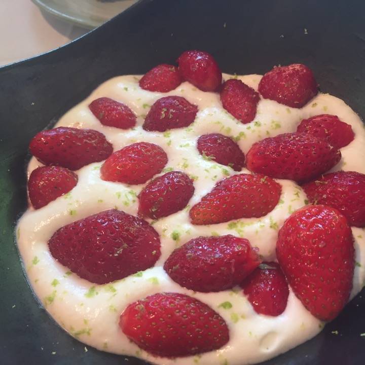 Fresas de temporada con chantilly y Lima - Filandón