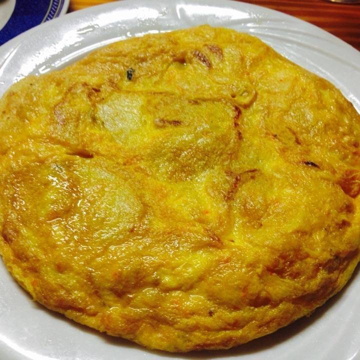 Tortilla de patatas muy rica - Bar MIRAZ